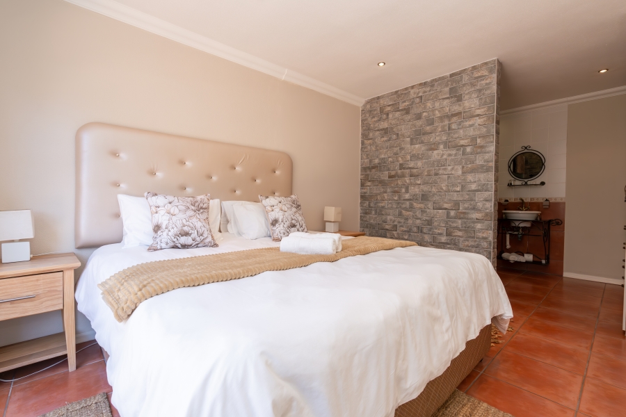 5 Bedroom Property for Sale in Waterfront Western Cape